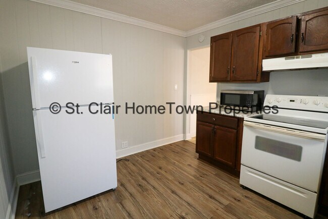 Building Photo - One level Home Close to Town