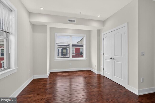 Building Photo - 1259 S 19th St
