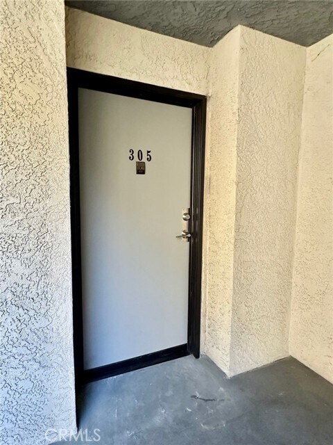 Building Photo - 1052 S Mariposa Ave