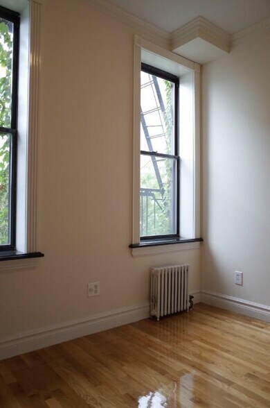 Building Photo - 248 Mott St