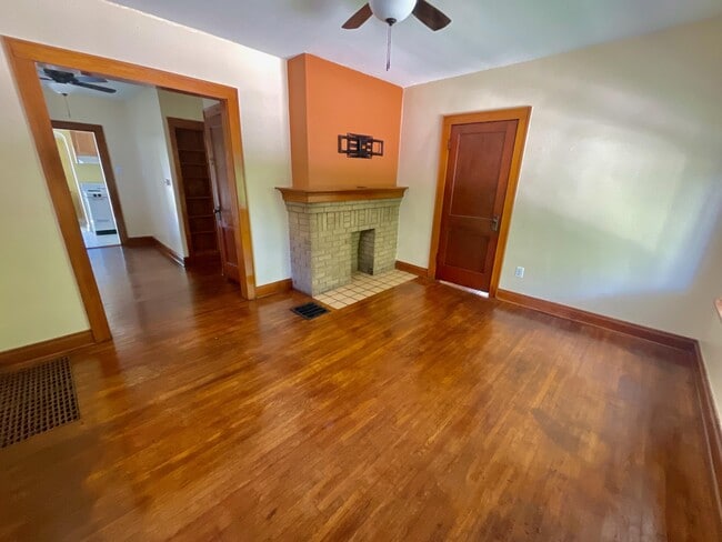 Building Photo - 261 N Wheatland Ave