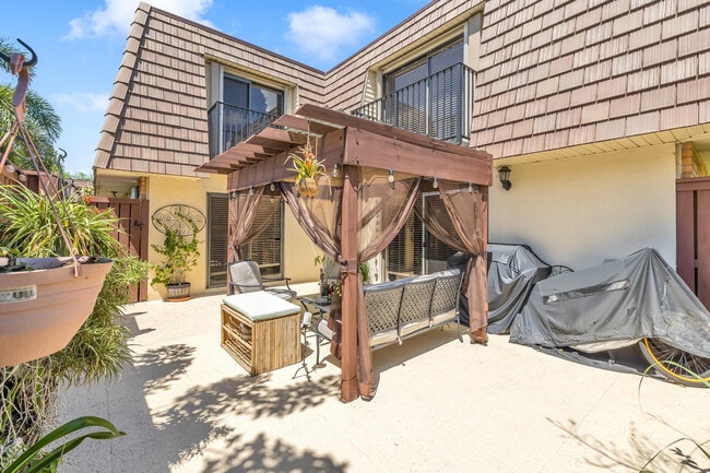 Building Photo - 2776 SW 15th St