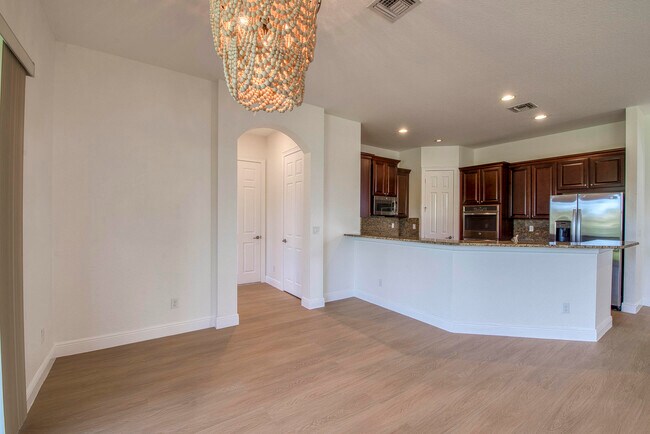 Building Photo - 172 Manor Cir