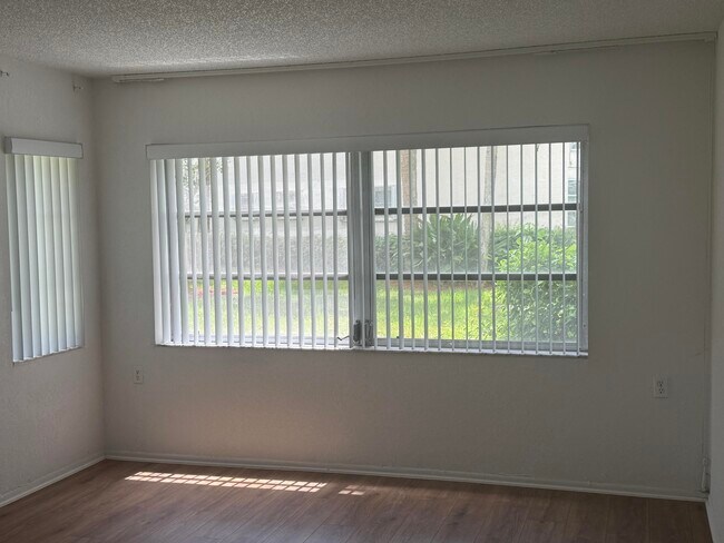 Building Photo - 4602 Martinique Way