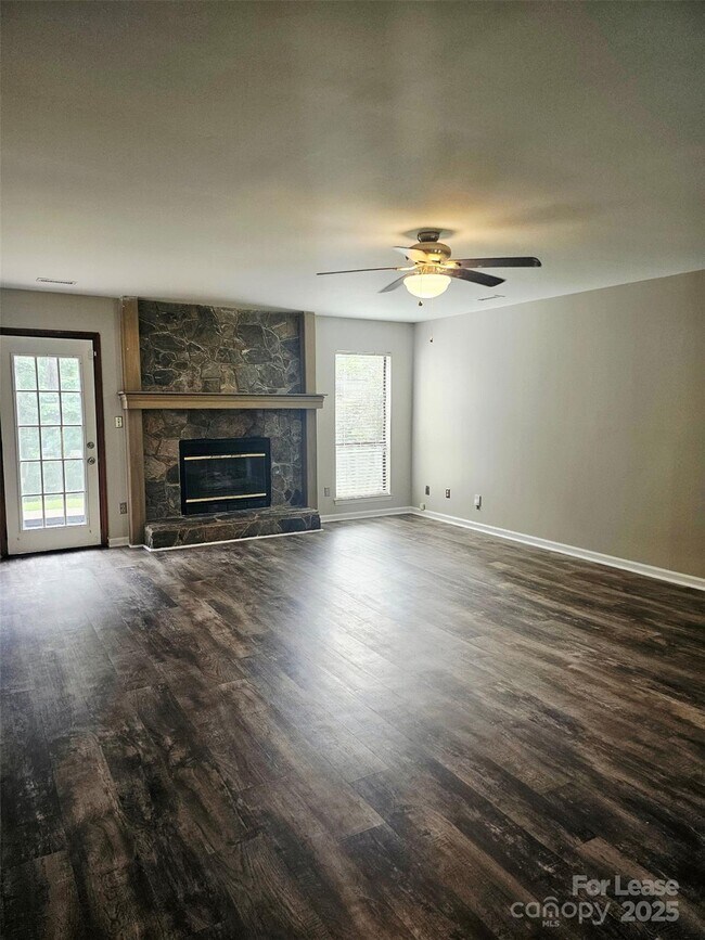 Building Photo - 9301 Chislehurst Rd