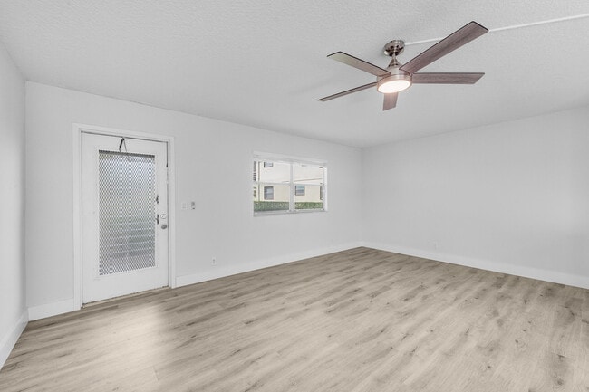 Building Photo - 59 Saxony B