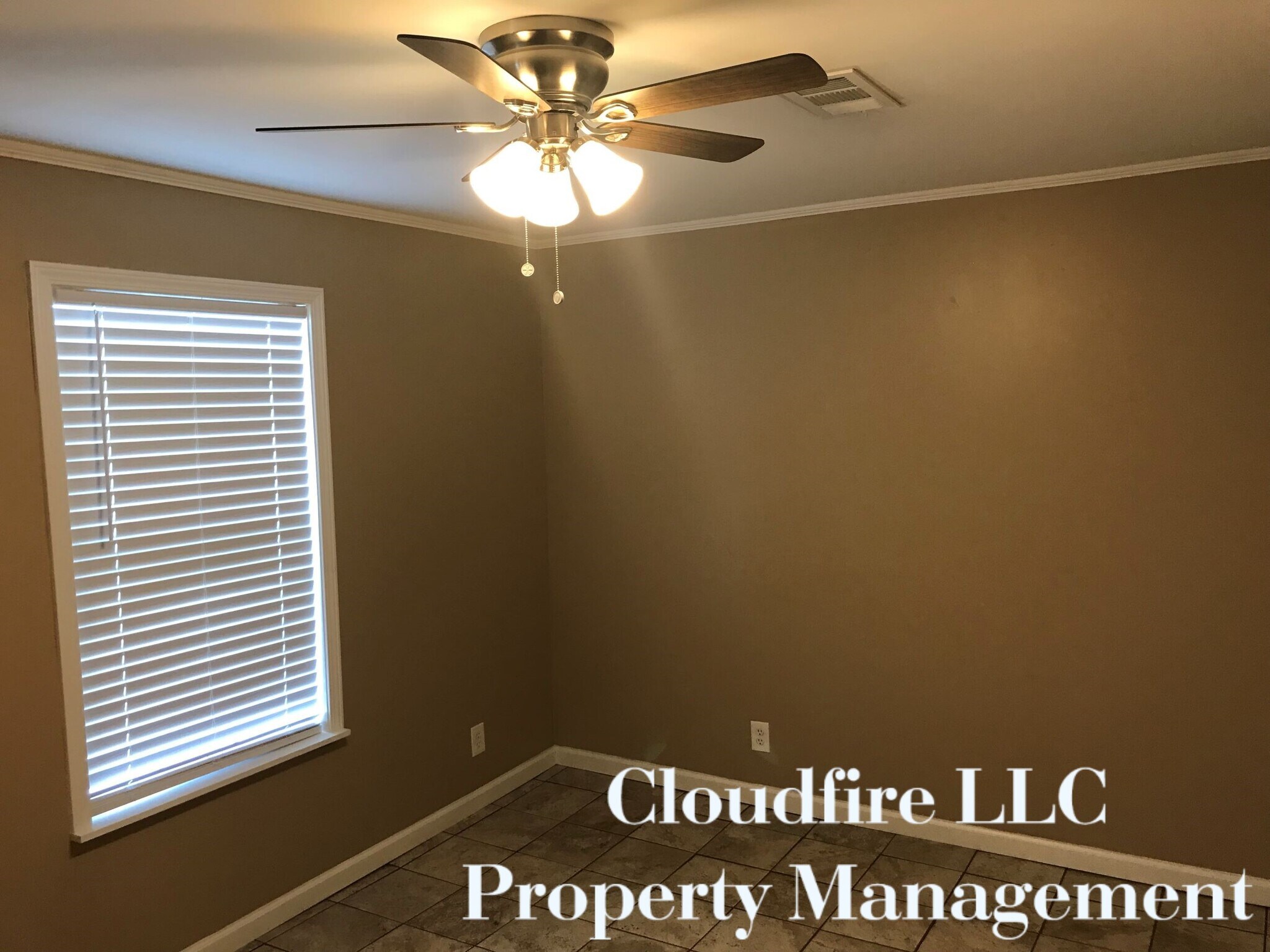 Building Photo - 201 James Cir