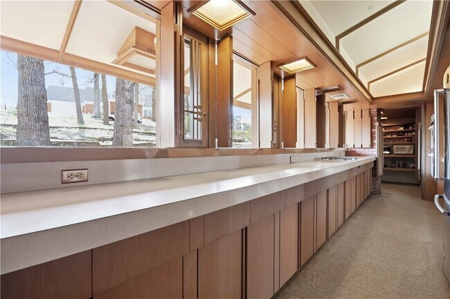 Building Photo - 951 Pembroke Rd