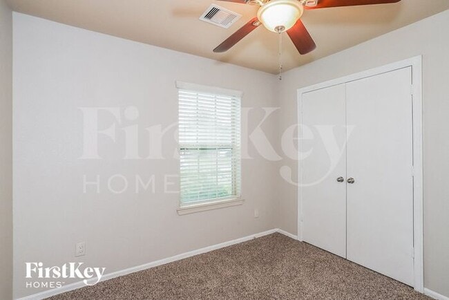 Building Photo - 7905 Big Oak Dr