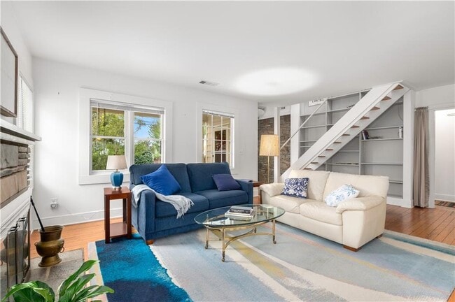 Building Photo - 2035 Manchester St NE