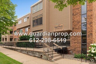 Building Photo - Top Floor Condo Available September 1 in H...