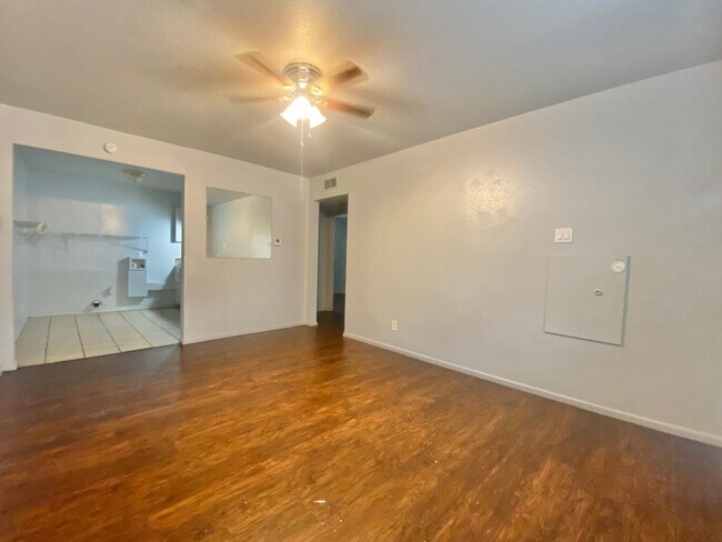 Building Photo - 4613 Belton Ave