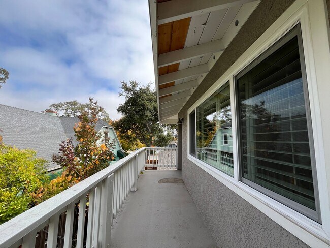 Building Photo - 1805 Oak St