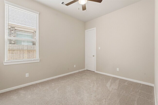 Building Photo - 1227 Carswell Grove Dr