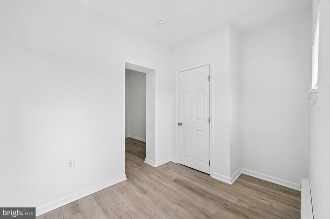 Building Photo - 462 E Cosgrove St