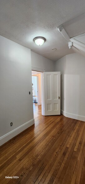 Building Photo - 389 Newport Ave