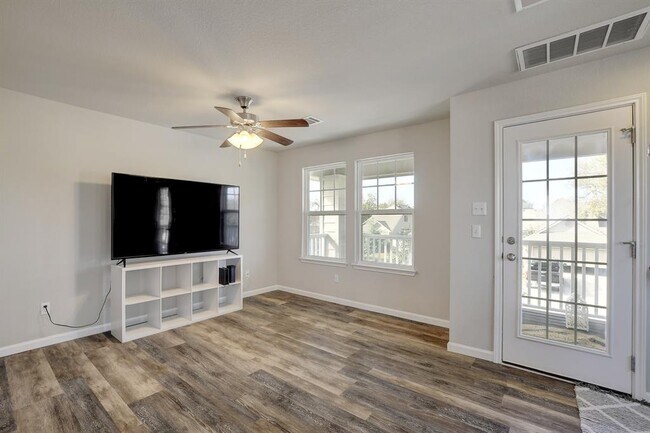 Building Photo - 518 Stonewood Ln