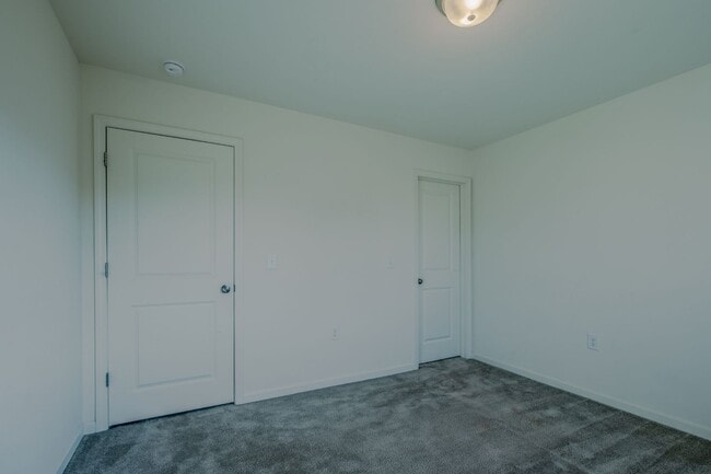 Building Photo - Like new construction 2 story home 4 bedro...