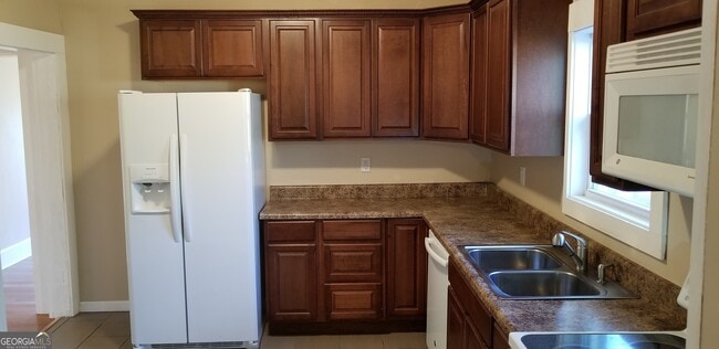 Building Photo - 10 Kirkwood St NE