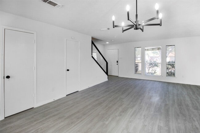 Building Photo - 511 Chaseway Dr