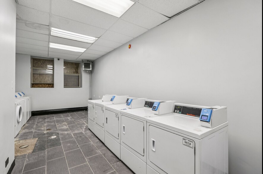 Building Photo - 7144 S Jeffery Blvd