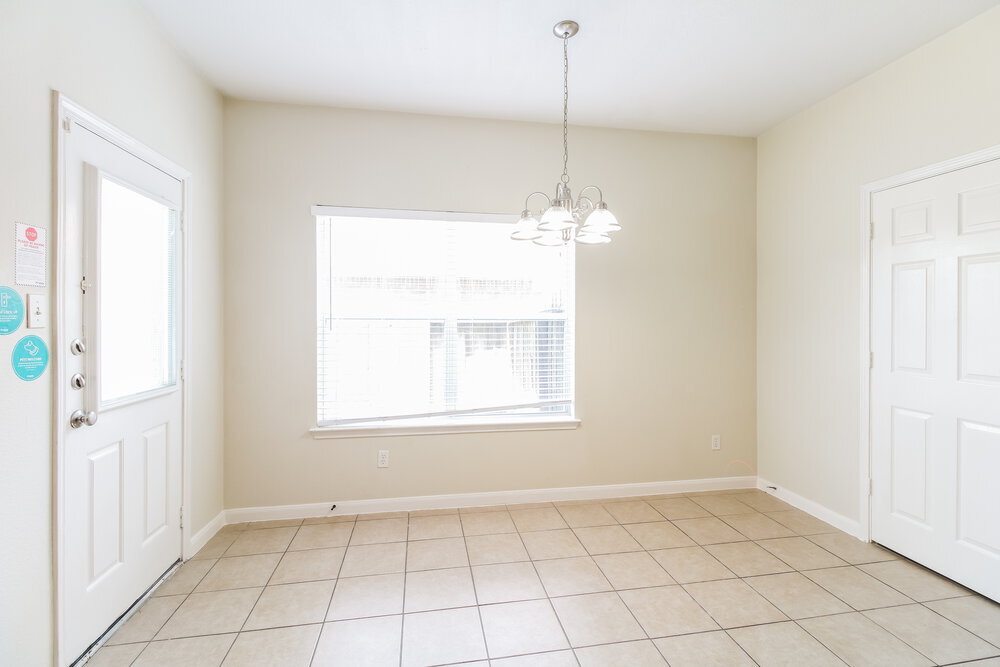 Building Photo - 10007 Barr Lake Dr