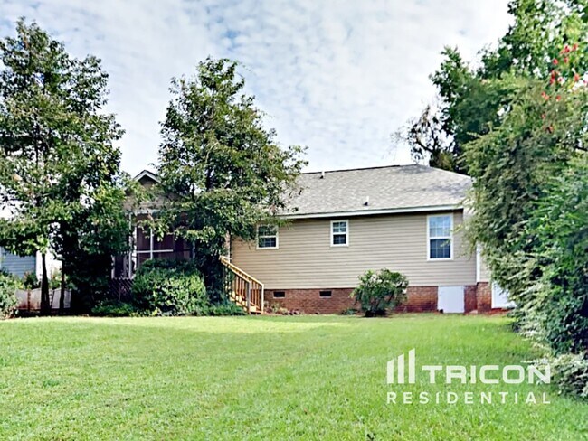 Building Photo - 601 Rapids Rd