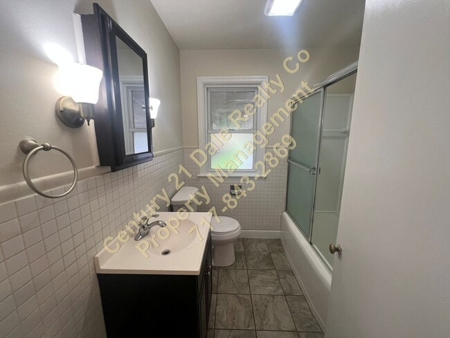 Building Photo - 2 BR Rancher in York Suburban Schools with a flat yard