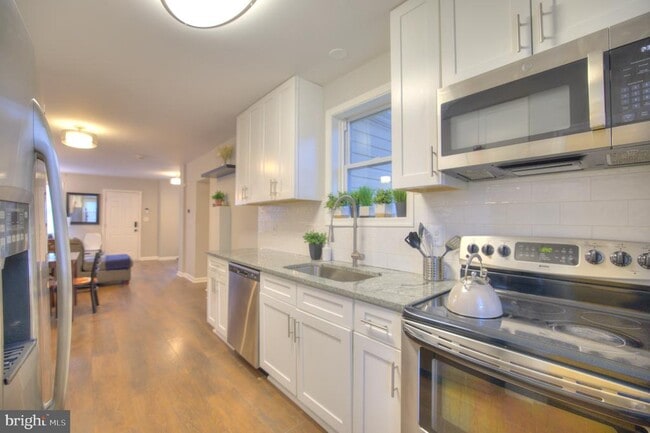 Building Photo - 2708 Oakley Ave