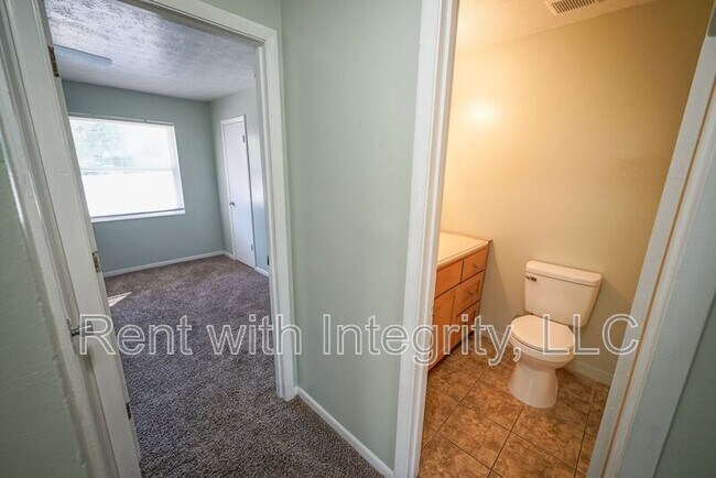 Building Photo - 2304 Hartsfield Ct