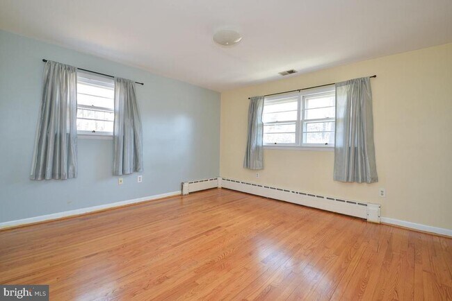 Building Photo - 3035 Hazelton St