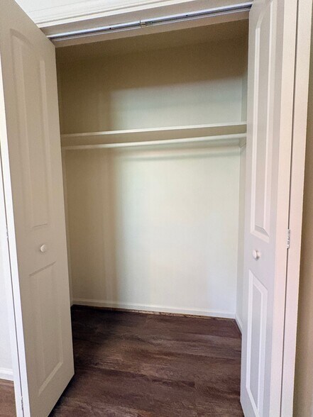 Building Photo - 6247 Jefferson Park Rd