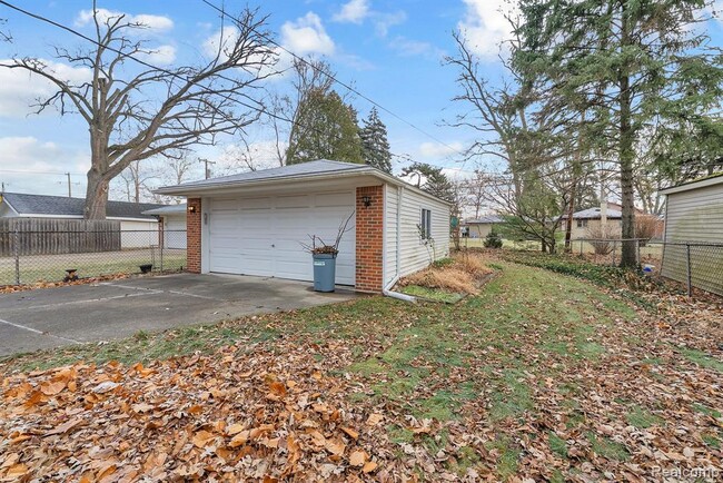 Building Photo - 3945 Harding St