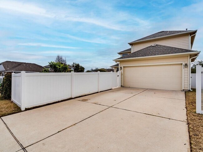 Building Photo - 611 Boca Chica Dr