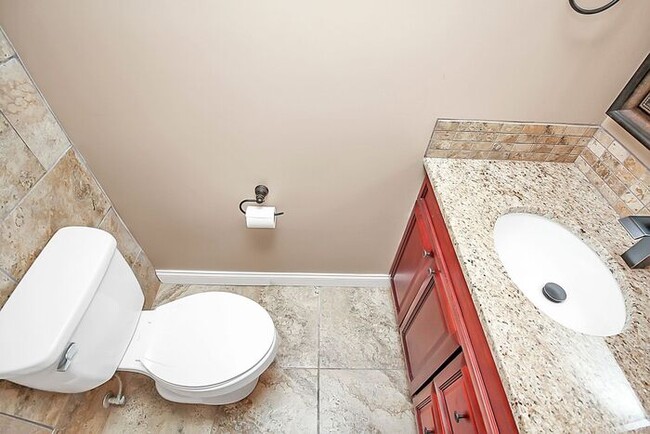 Building Photo - Newly Renovated Condominium in Quail Run
