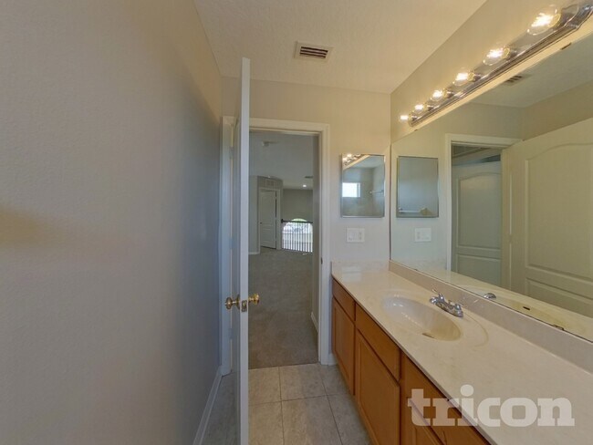 Building Photo - 9540 Baton Rouge Ln