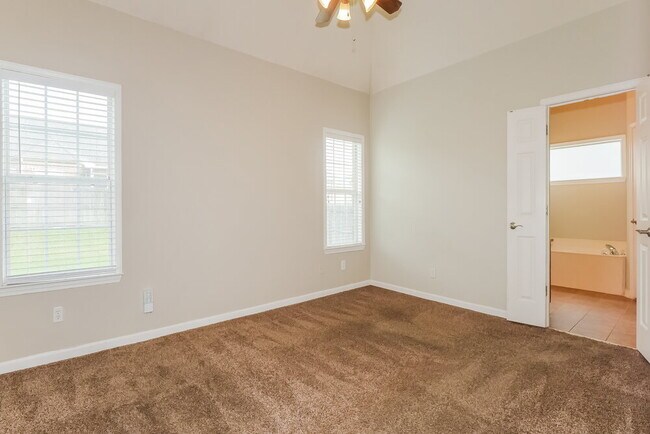 Building Photo - 9921 Greenalder Cove N