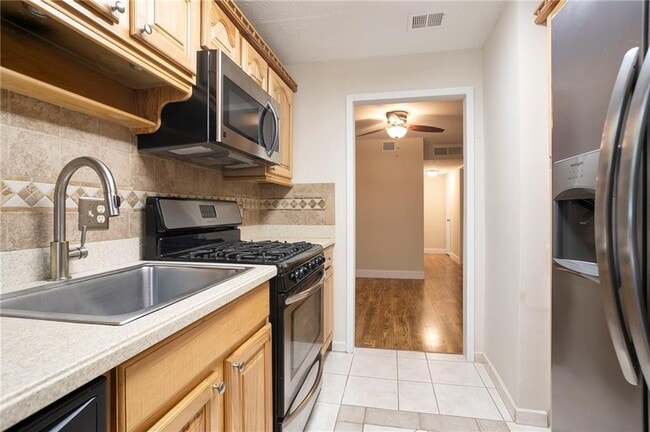 Building Photo - 408 River Run Dr