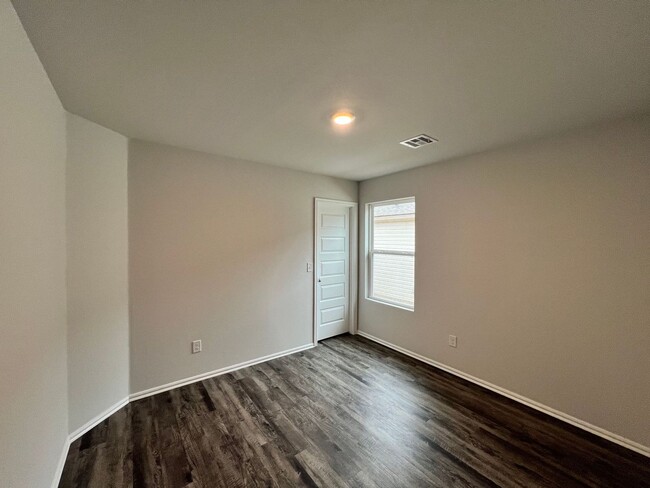 Building Photo - Brand New 4 Bed 2 Bath Home in Mustang Sch...