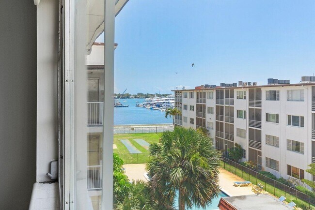 Building Photo - 4500 N Flagler Dr