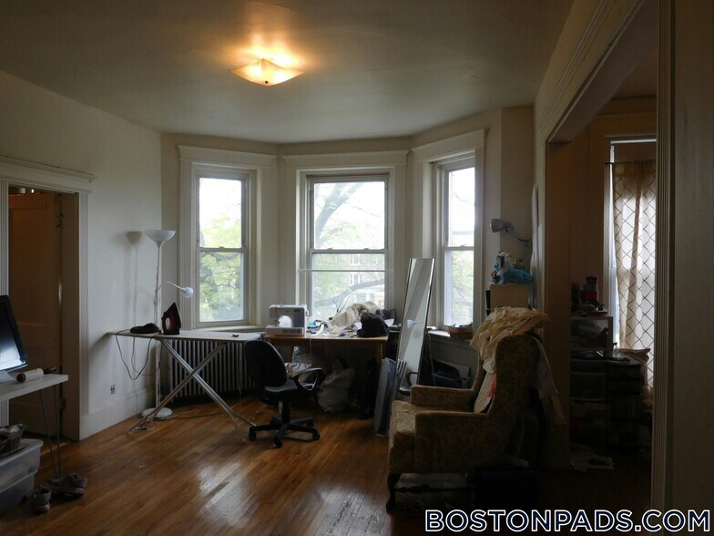 Building Photo - 1334 Commonwealth Ave