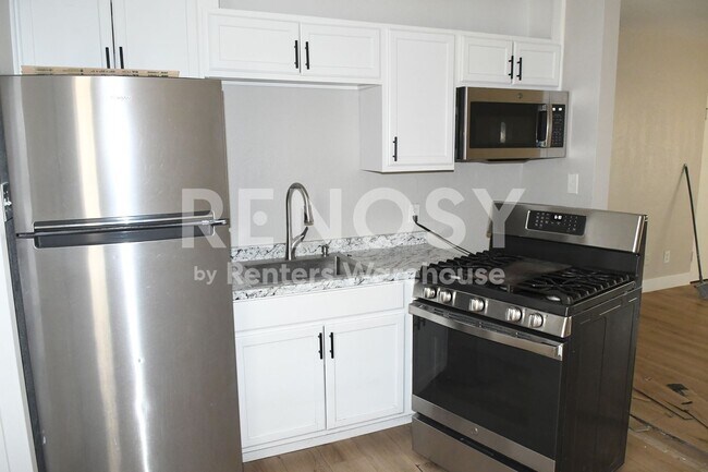 Building Photo - Remodeled 2 Br 1 Ba Unit in a Four Plex Near 15th Ave and Indian School in Phoenix