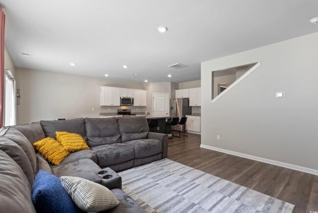 Building Photo - 124 Cassina Dr