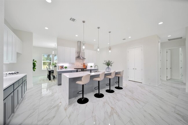 Building Photo - 7611 Athlone Dr