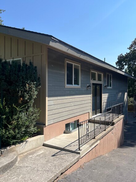 Building Photo - 2600 E Harrison Ave