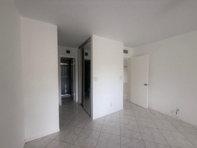 Building Photo - 3050 NW 42nd Ave