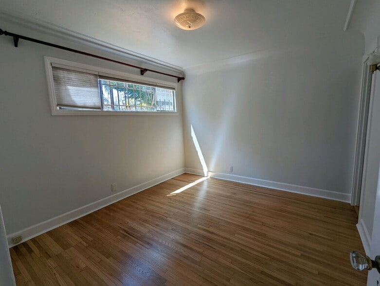 Building Photo - 6619 Willoughby Ave