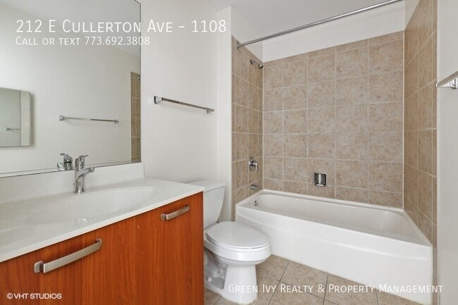 Building Photo - 1 Bed 1 Bath in the South Loop with amazin...
