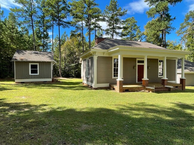 Building Photo - Fully Furnished Historic Home with Water A...