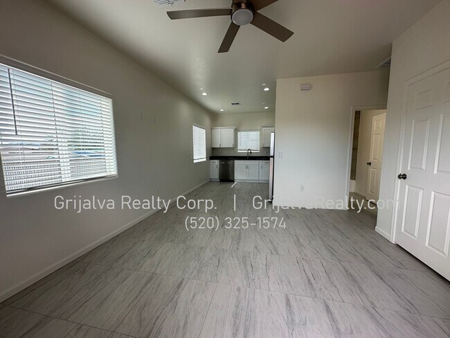 Building Photo - 4519 S 7th Ave